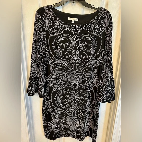 **HOST PICK** Black and white textured design size 10 - Picture 1 of 7